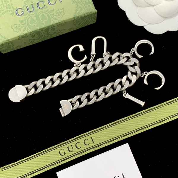 グッチアクセサリー背面デザイン