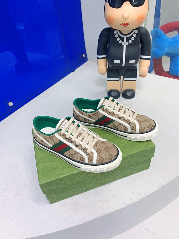 グッチ靴側面デザイン