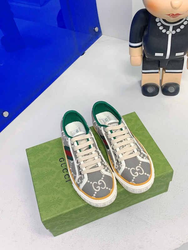 グッチ靴正面デザイン