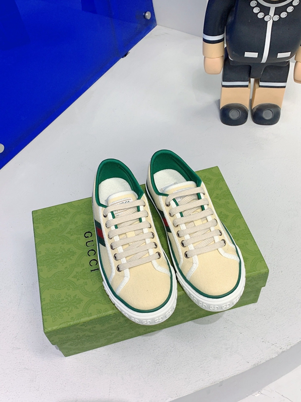 グッチ靴正面デザイン