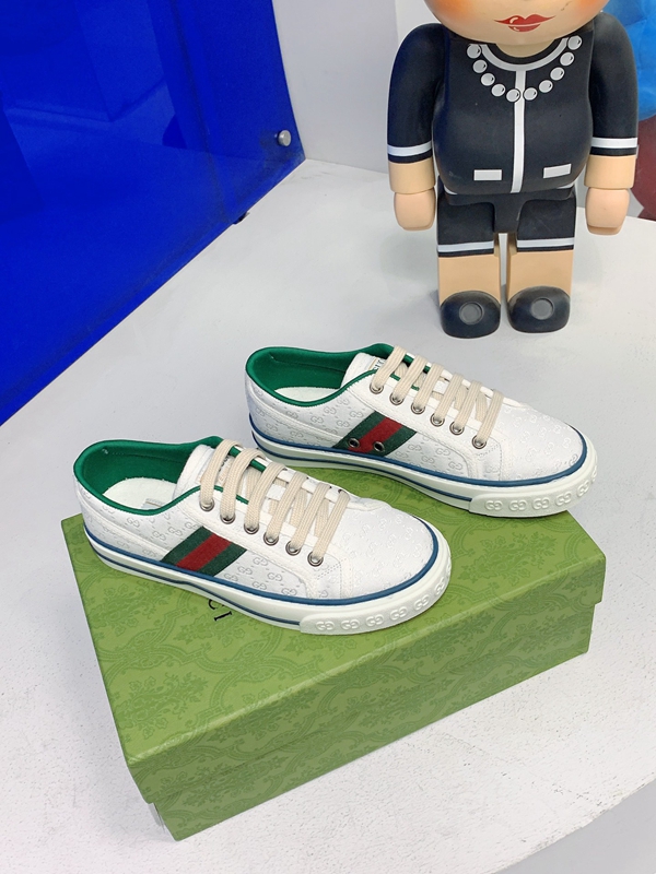 グッチ靴側面デザイン