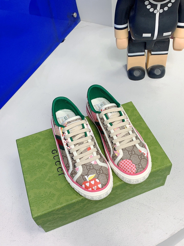 グッチ靴正面デザイン