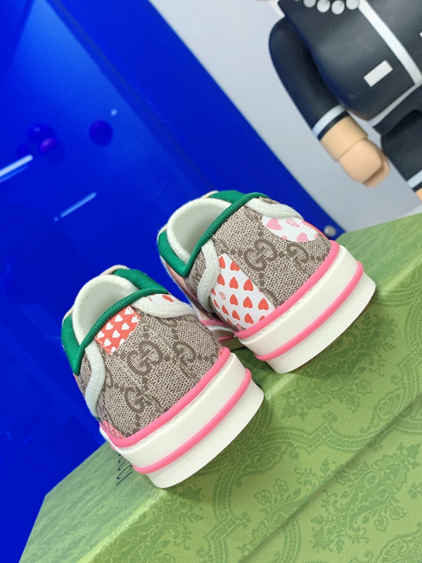グッチ靴全体デザイン
