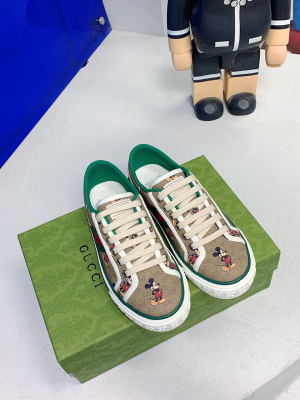 グッチ靴正面デザイン