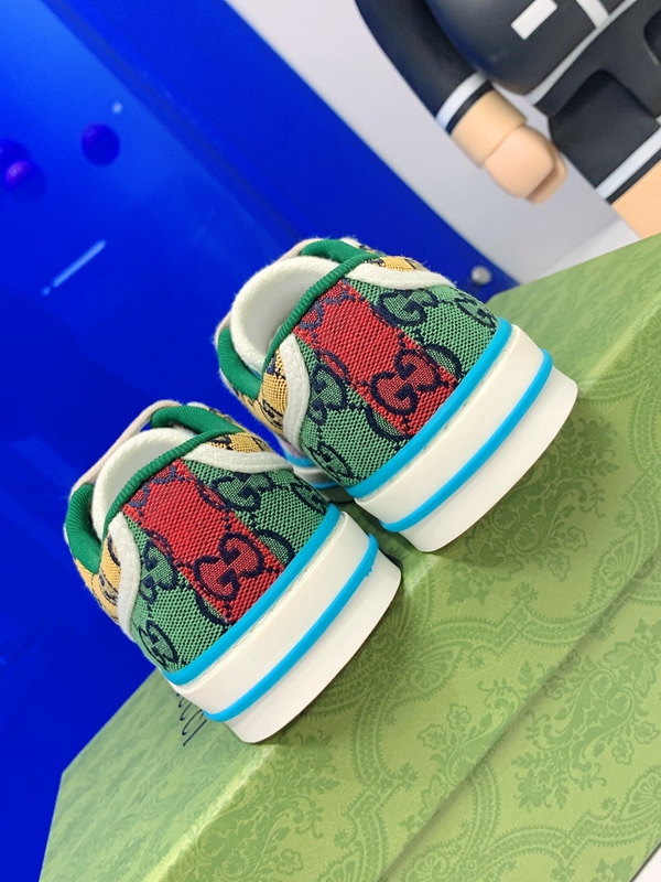 グッチ靴角部分ディテール