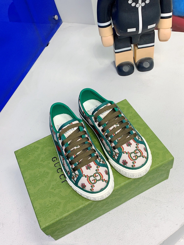 グッチ靴正面デザイン