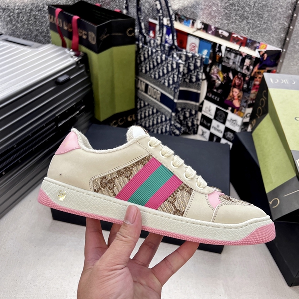 グッチ靴背面デザイン