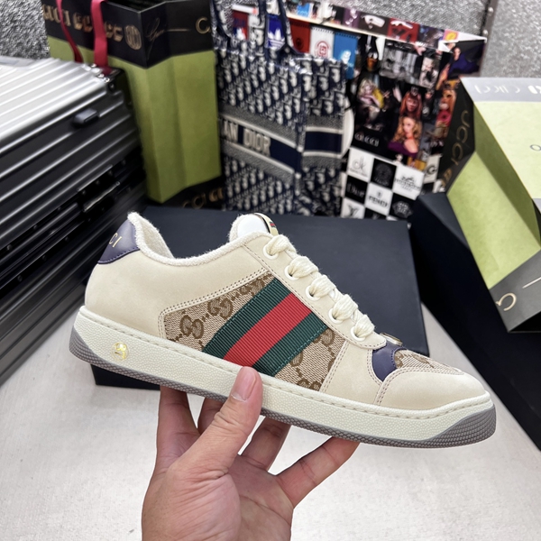 グッチ靴背面デザイン