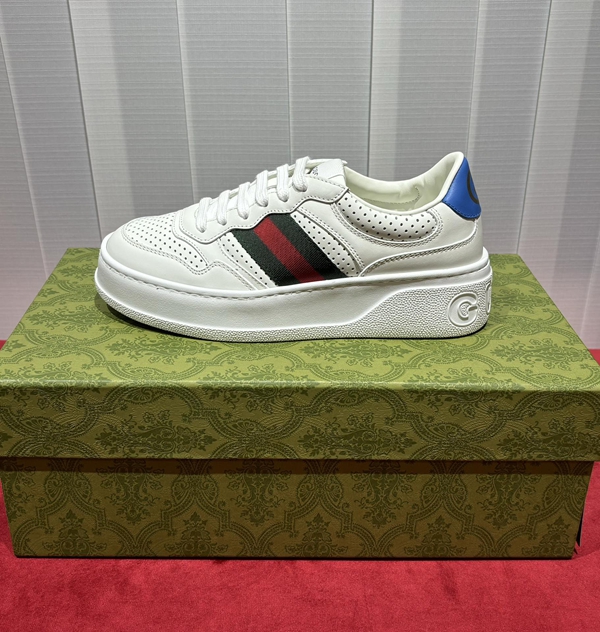 グッチ靴側面デザイン