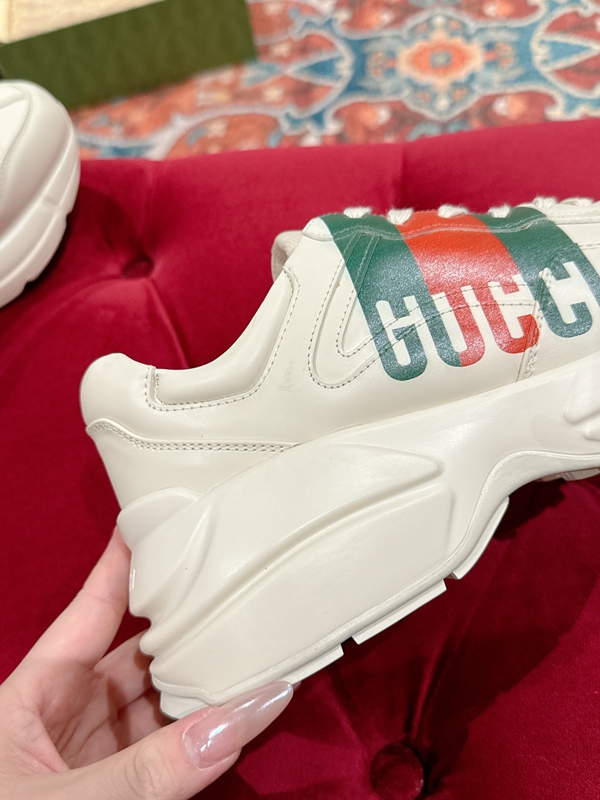 グッチ靴素材ディテール