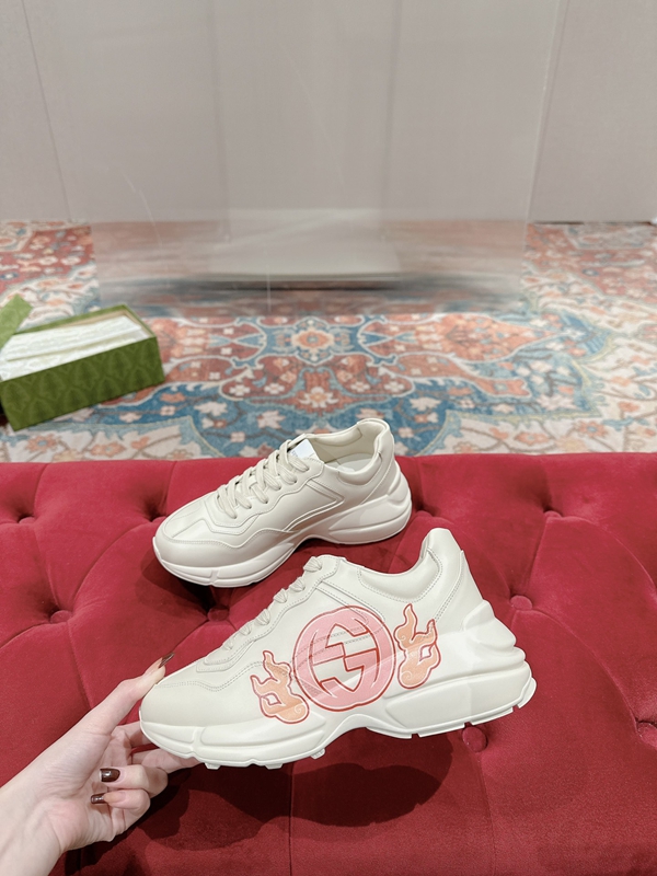 グッチ靴正面デザイン