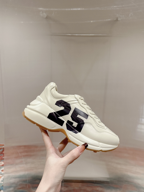 グッチ靴正面デザイン