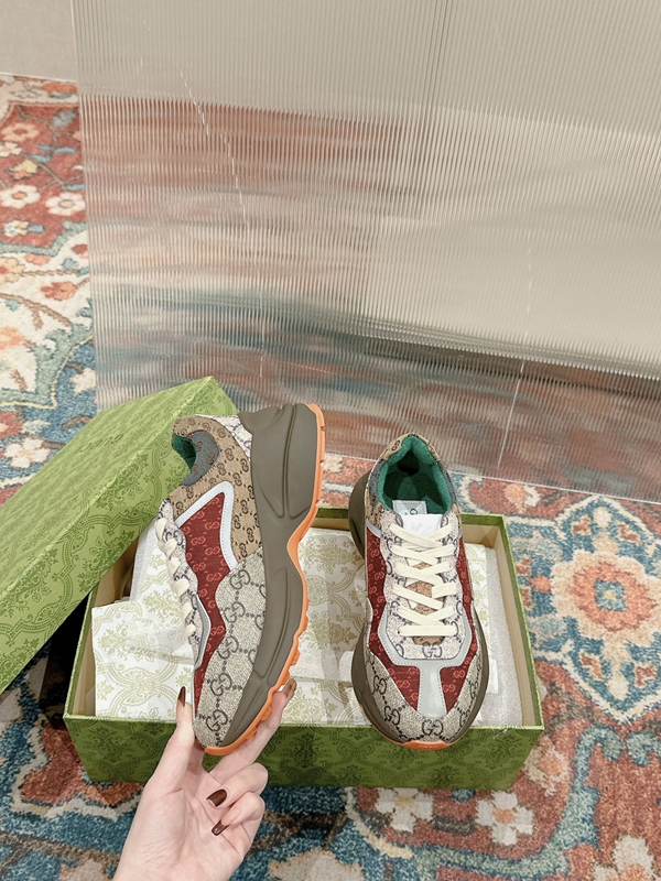グッチ靴角部分ディテール