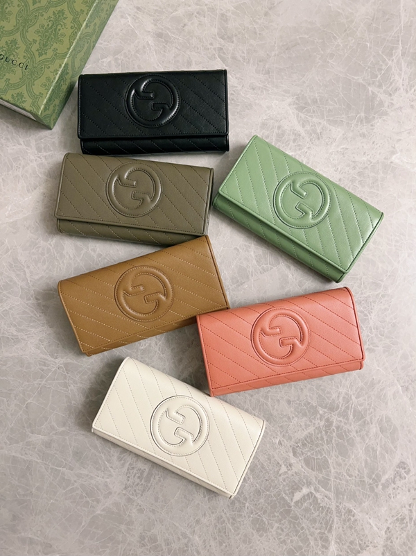 グッチ財布 レプリカ着用イメージ