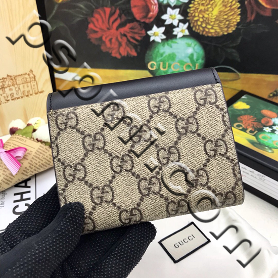 グッチ財布 レプリカ着用イメージ