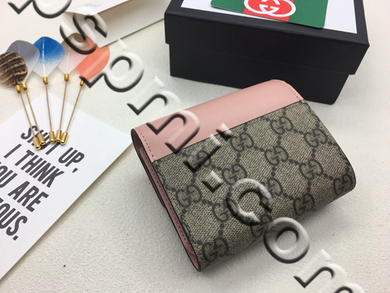 グッチ財布 レプリカ着用イメージ