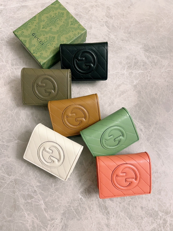 グッチ財布 レプリカ着用イメージ