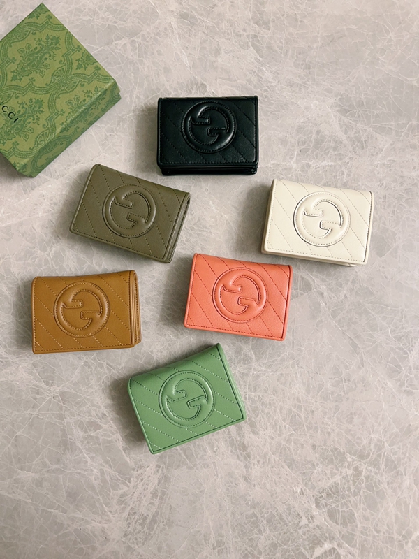 グッチ財布 レプリカ着用イメージ
