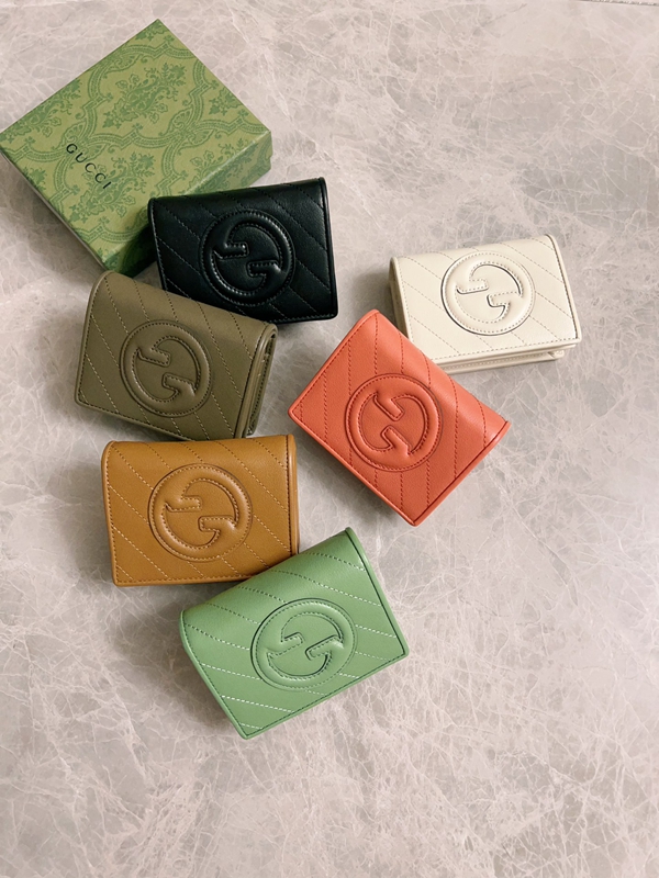 グッチ財布 レプリカ着用イメージ