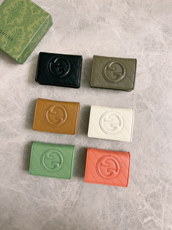 グッチ財布 レプリカ着用イメージ