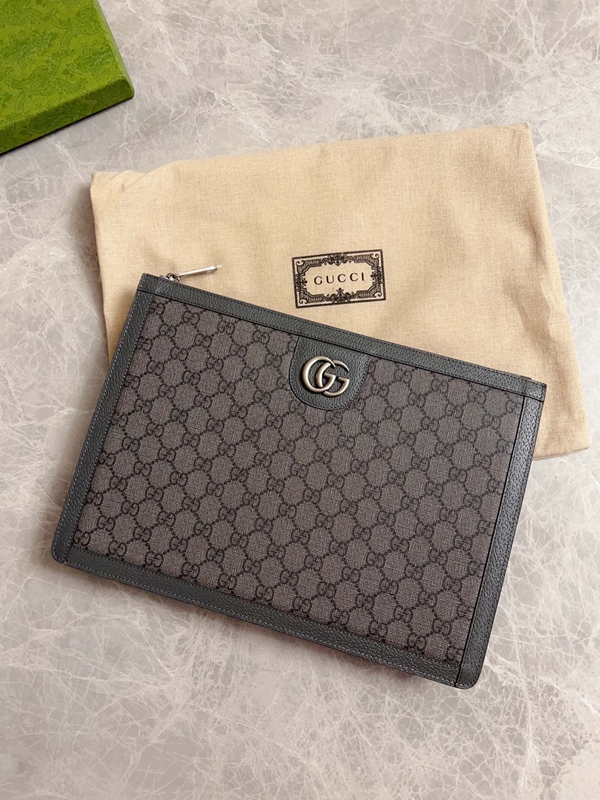 グッチ財布 レプリカ着用イメージ