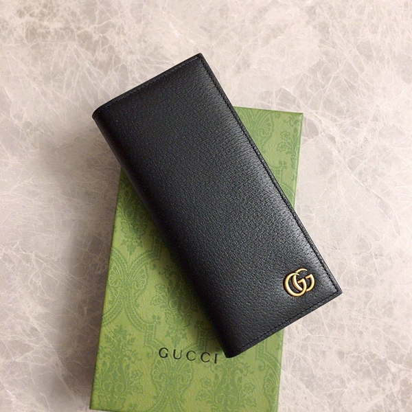 グッチ財布 レプリカ着用イメージ
