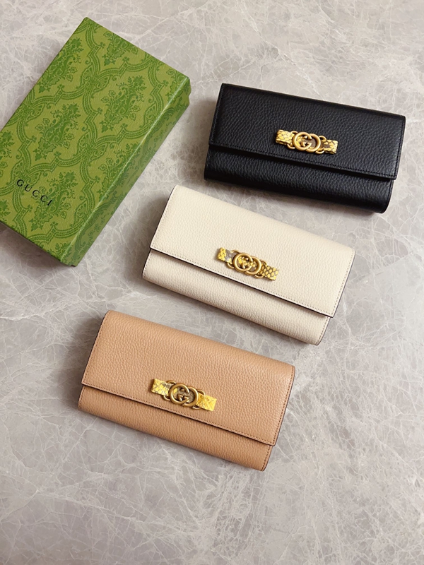 グッチ財布 レプリカ着用イメージ