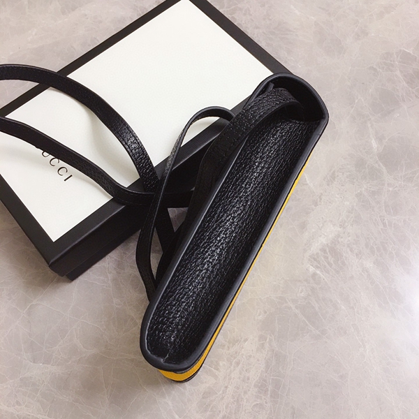 グッチ財布 レプリカ着用イメージ