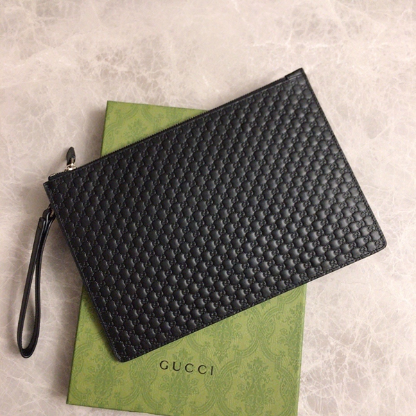 グッチ財布 レプリカ着用イメージ