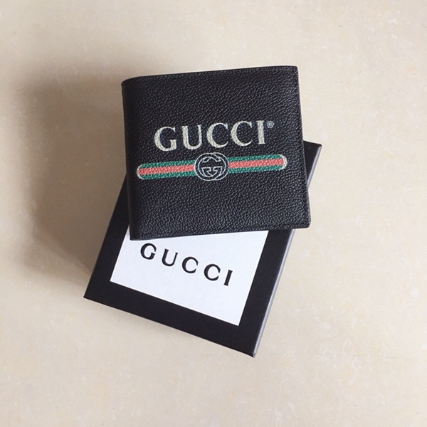 グッチ財布 レプリカ着用イメージ