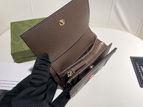 グッチ財布コピー着用イメージ