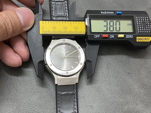 ウブロコピー時計着用イメージ