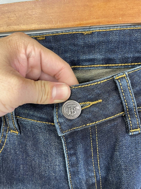ブランドジーンズ着用イメージ