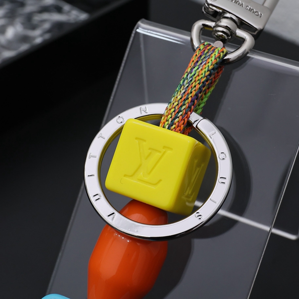 ブランドキーホルダー着用イメージ