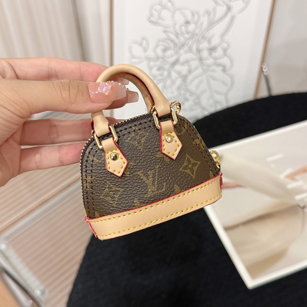 ブランドキーホルダー着用イメージ