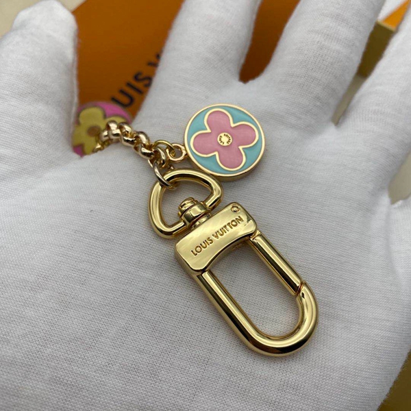 ブランドキーホルダー着用イメージ