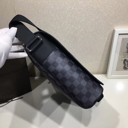 ルイヴィトンバッグ側面デザイン