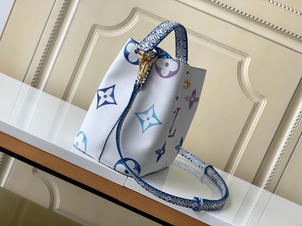 ルイヴィトンバッグ背面デザイン