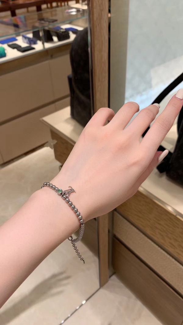 ルイヴィトンアクセサリー細部ディテール