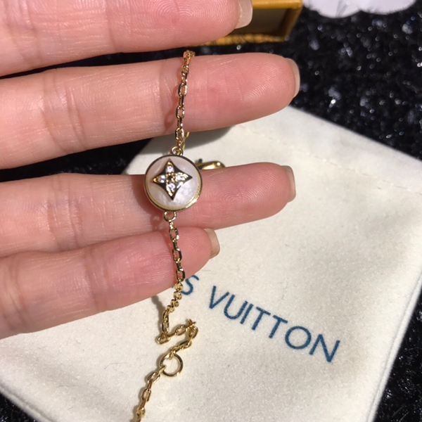 ルイヴィトンアクセサリー正面デザイン