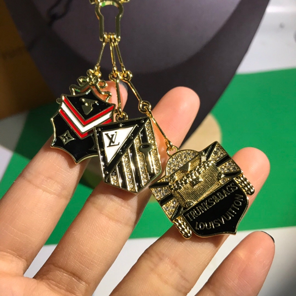 ルイヴィトンアクセサリー側面デザイン