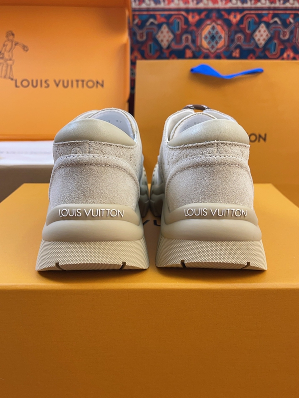 ルイ・ヴィトンの靴着用イメージ