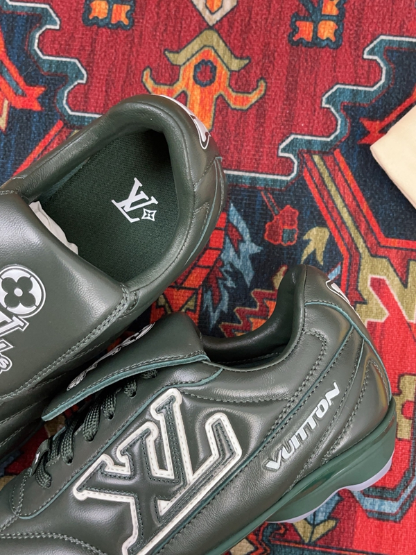 ルイ・ヴィトンの靴素材ディテール