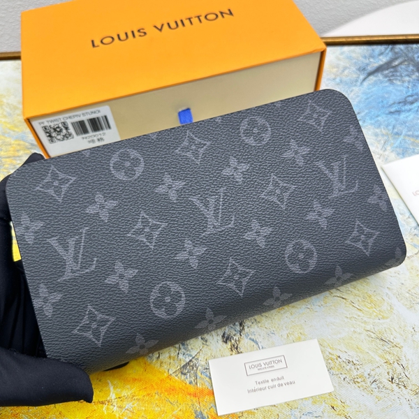 LVコピーウォレット着用イメージ