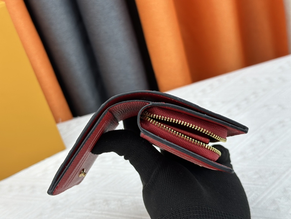 LVコピーウォレット着用イメージ