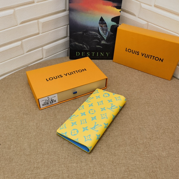 LVコピーウォレット着用イメージ