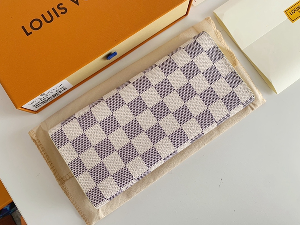 LVコピーウォレット着用イメージ
