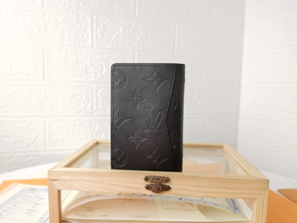 LVコピーウォレット背面デザイン