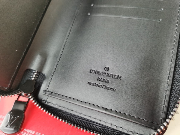 LVコピーウォレット着用イメージ