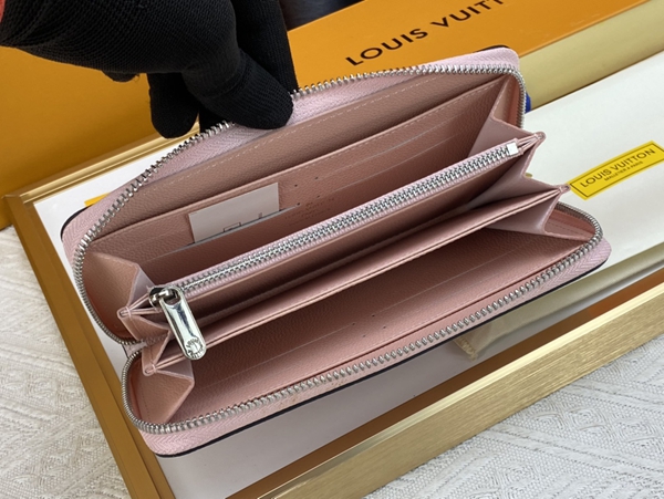LVコピーウォレット着用イメージ